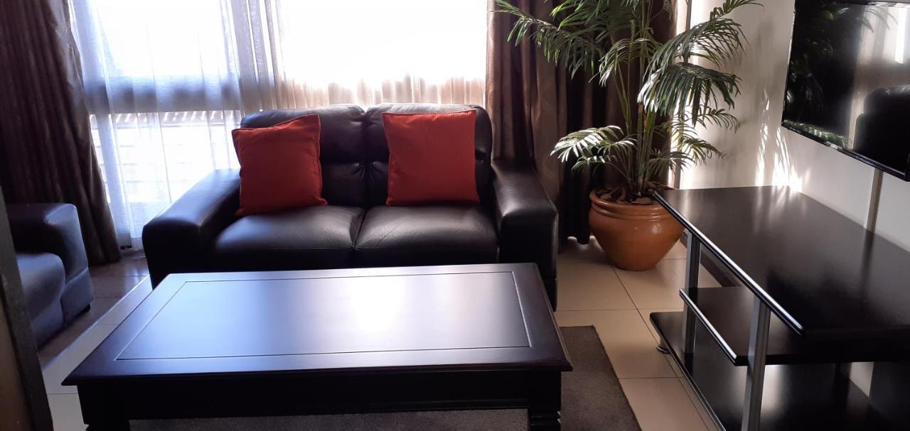 Alcazaba Hotel โจฮันเนสเบิร์ก ภายนอก รูปภาพ