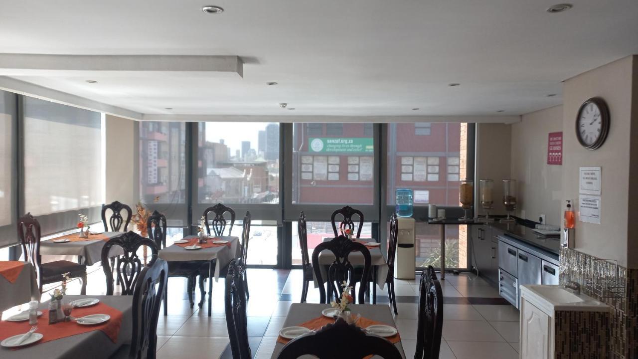Alcazaba Hotel โจฮันเนสเบิร์ก ภายนอก รูปภาพ