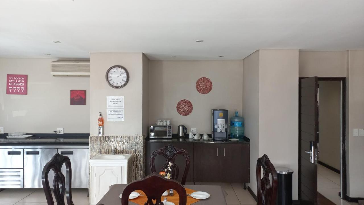 Alcazaba Hotel โจฮันเนสเบิร์ก ภายนอก รูปภาพ