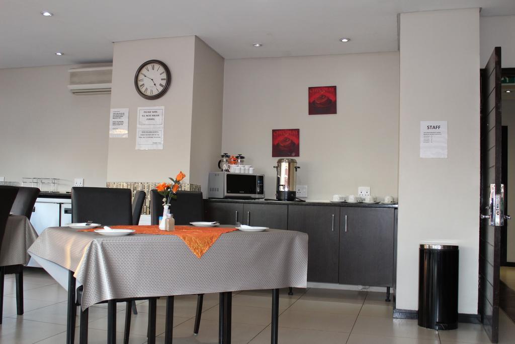 Alcazaba Hotel โจฮันเนสเบิร์ก ภายนอก รูปภาพ