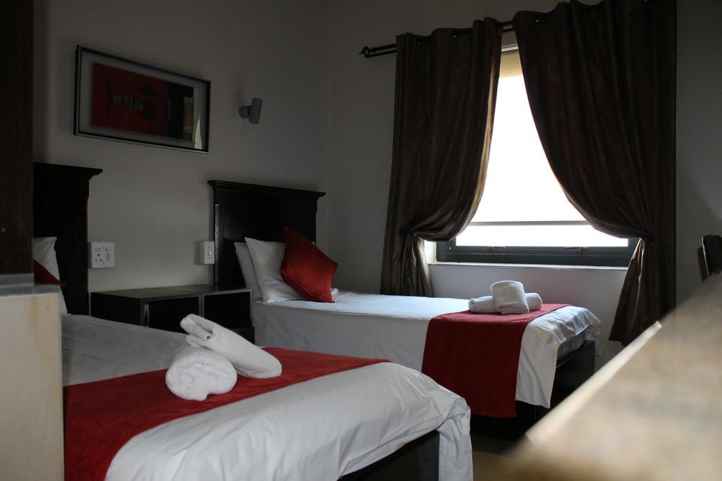 Alcazaba Hotel โจฮันเนสเบิร์ก ภายนอก รูปภาพ