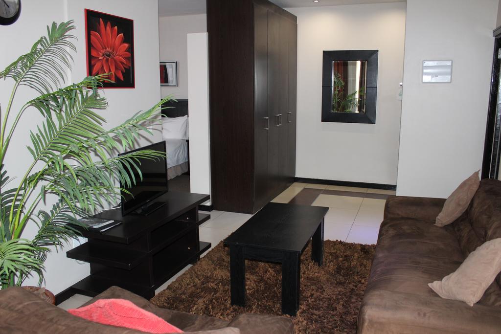 Alcazaba Hotel โจฮันเนสเบิร์ก ภายนอก รูปภาพ