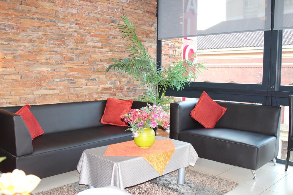 Alcazaba Hotel โจฮันเนสเบิร์ก ภายนอก รูปภาพ