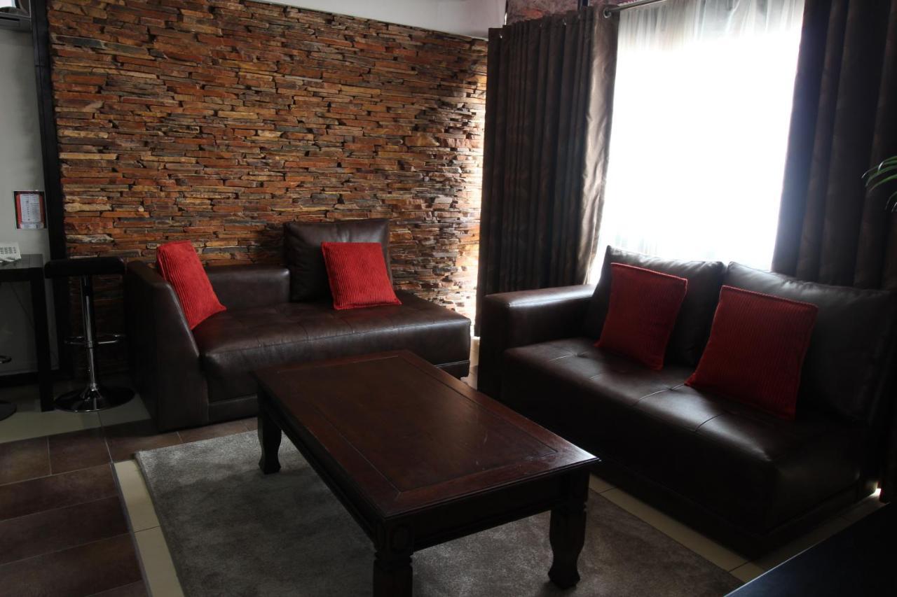 Alcazaba Hotel โจฮันเนสเบิร์ก ภายนอก รูปภาพ
